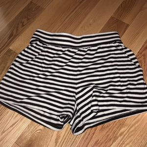 Black and white stripped shorts with pockets